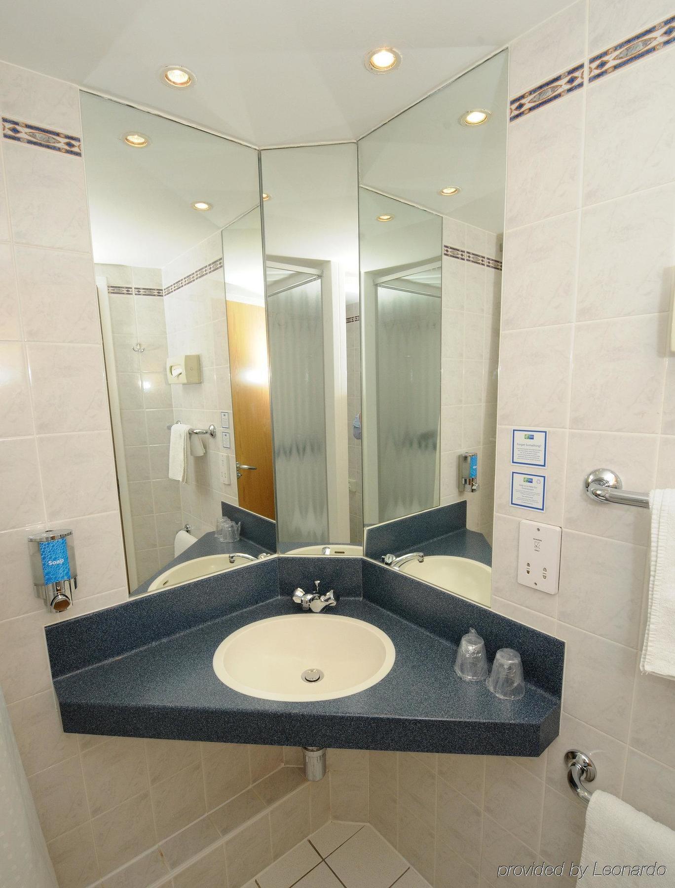 Express - Salford Quays By Ihg Hotel 3*